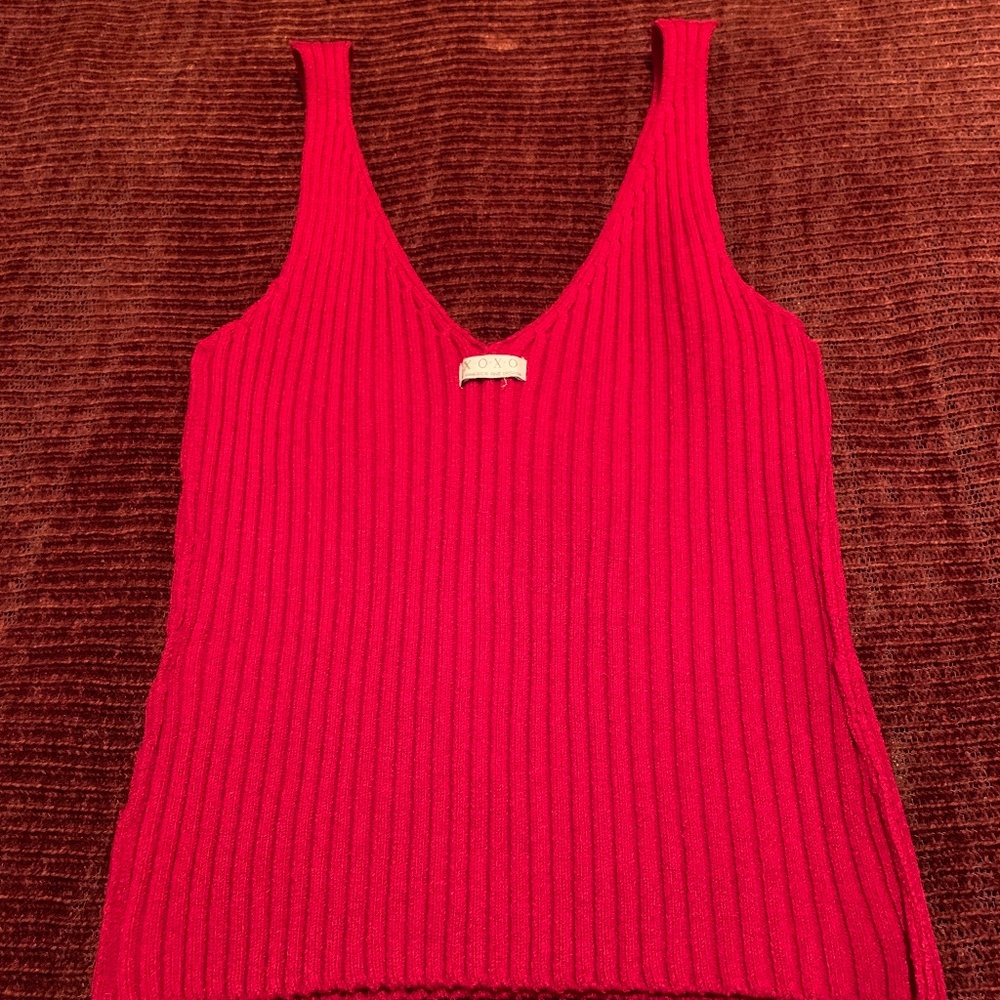 Red Ribbed Sleeveless V-Neck Crop Top - Picture 6 of 6
